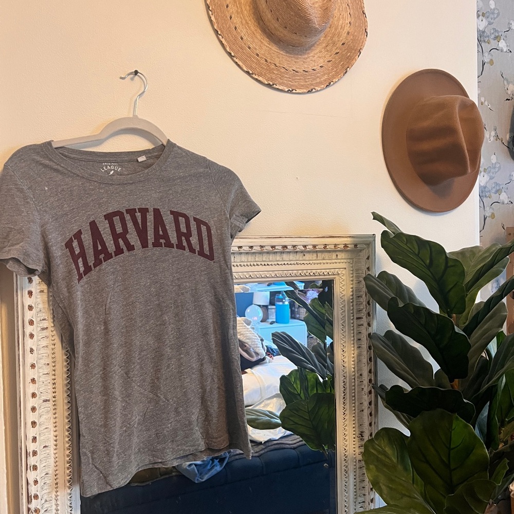 Harvard Baby T 15$